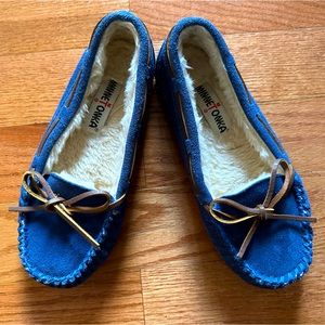 MINNETONKA WOMEN’S BRITT TRAPPER SLIPPER SZ-6